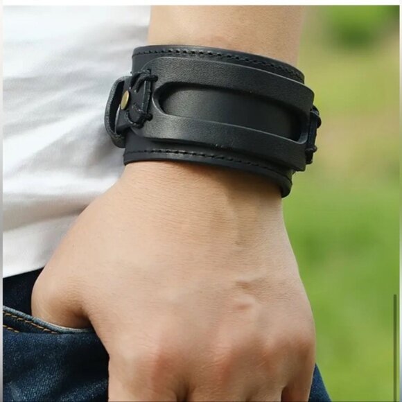 Men's Genuine Leather Adjustable Cuff WristbandBracelet Colour Black brand new - Picture 1 of 7